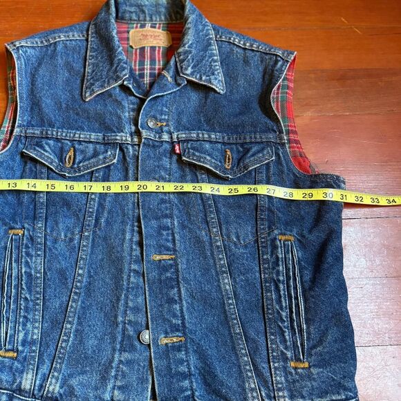 Vintage Levi’s denim trucker vest with flannel lining Made in USA. Size M. - Picture 7 of 8